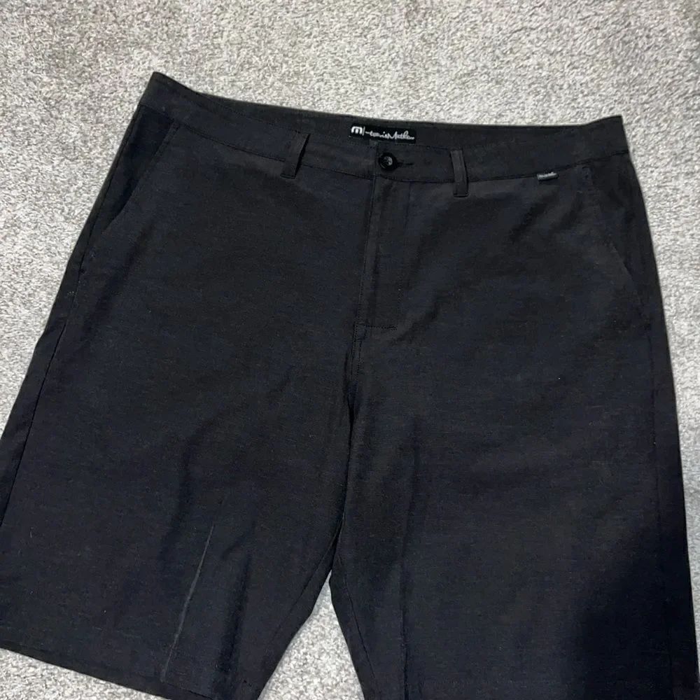 Travis Mathew performance polyester blend flat front $95 men’s golf Shorts 38